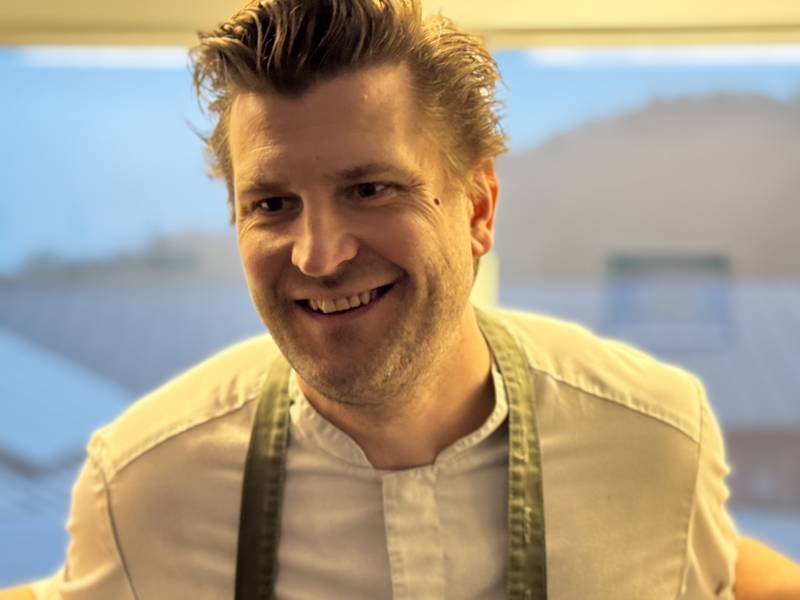 Emil öppnar upp dörrarna!